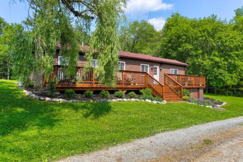 Delaware River Access Peaceful Farm Retreat!