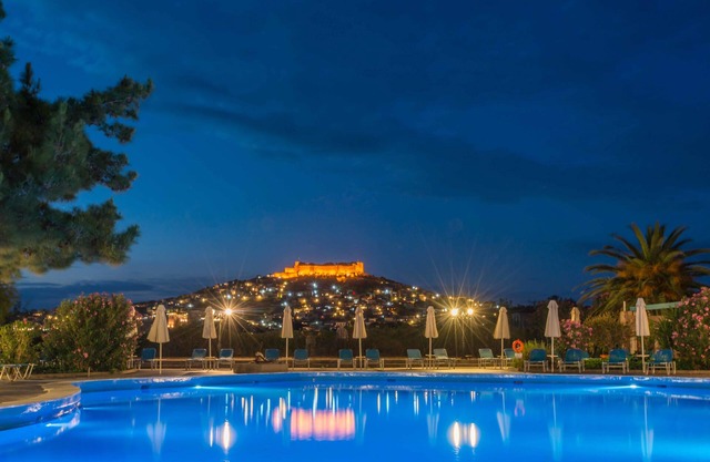 Delfinia Hotel & Bungalows