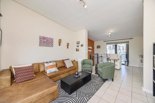 Delightful 2BD Townhouse in Woodstock