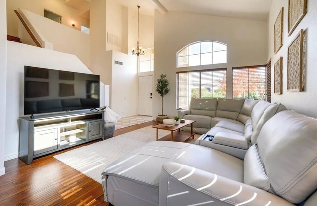 Delightful 4-bedroom house in Avondale with WiFi, Pool, Spa.