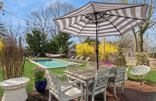 Delightful 4-bedroom Cape with heated saltwater pool in the heart of Greenport!