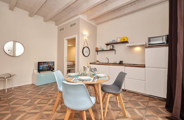 Delightful apartment in the historic center of Desenzano for 4 people.