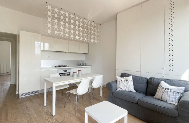 Delightful one-bedroom apartment located in the Dergano area of Milan.