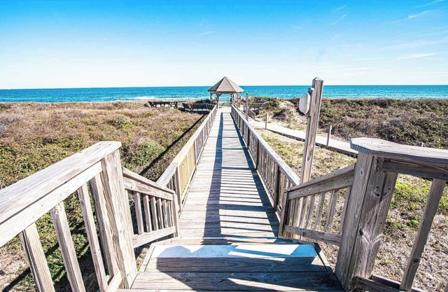 Deluxe 2BR Condo near Beach & Boardwalk