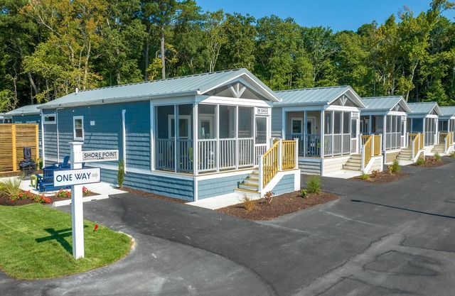 Deluxe Cottage - 2 Bedroom Cabin 3 - Deluxe Cottage with two bedrooms.