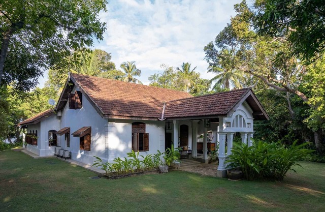 Deluxe Double Room with Lake Viewn