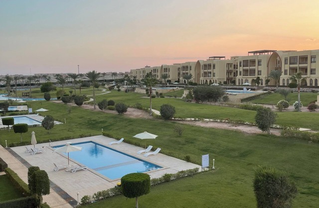 Deluxe Apartment with Rooftop, Mountain & Pool Views