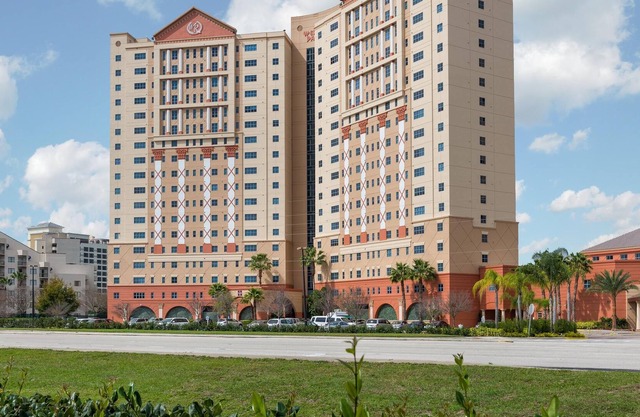 Deluxe Family-Friendly Villa w/ WiFi, Resort Pool & Free Theme Park Shuttle