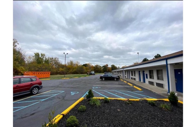 Deluxe Inn by OYO Near Toledo Ohio
