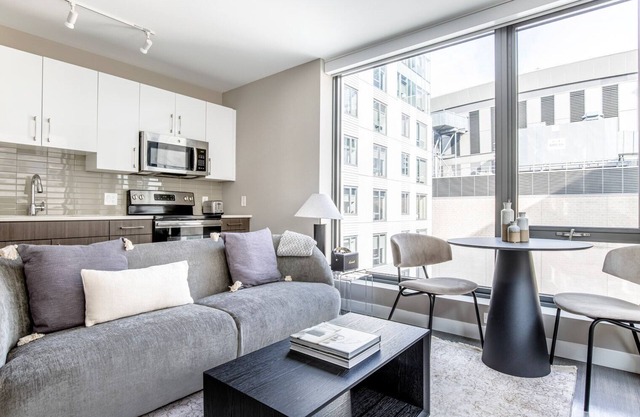 Deluxe North Station 1BR w/W/D & Gym, nr TD Garden, by Blueground