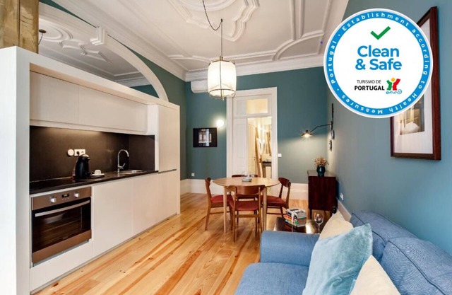Deluxe One-Bedroom Apartment with Street View