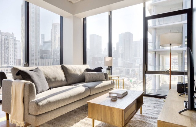 Deluxe River North 1BR w/Gym, Lounge & Roof, nr Riverwalk, by Blueground