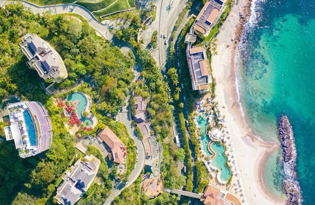 Deluxe RoomnUnparalleled ocean views from suite’s private terraces