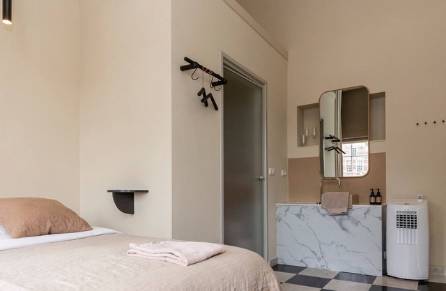 Deluxe stylish room (20m2 fully renovated)