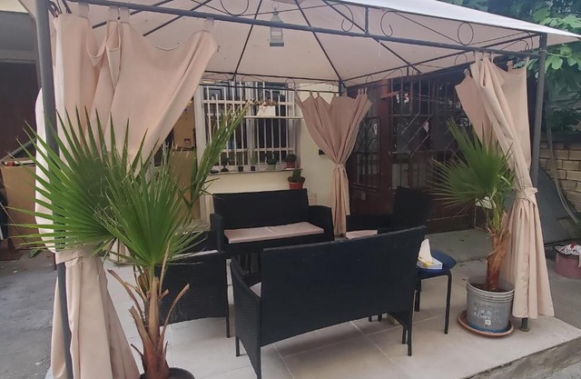 DELUXE TOP CENTER House with garden's tent ,2 bedrooms and living room next to the BEACH and SEA GARDEN- 5 min by walk,with equiped kitchen