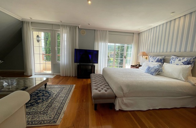 Deluxe Villa With Swimming Pool,garden and Spa, 6 km to the Beach