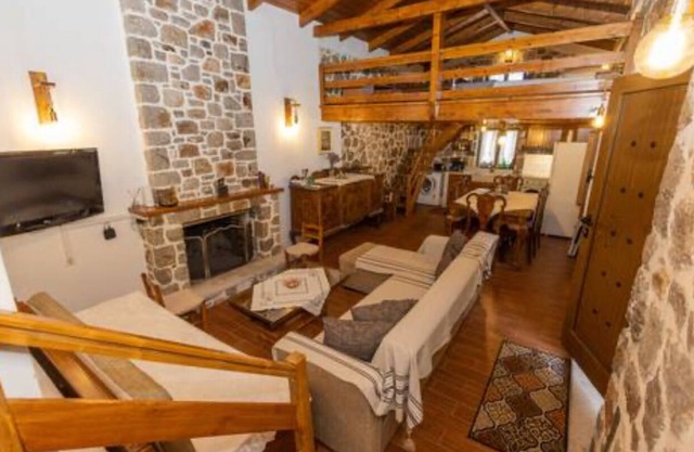 Demis and Sofias cozy House with indoor fireplace