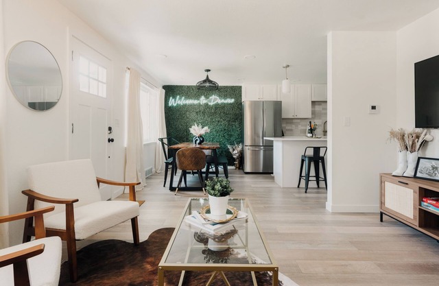 Denver Getaway Western Retreat Newly Renovated Close to DT, I70 & Red Rocks!