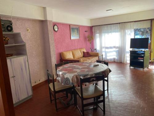 Departamento espacioso en edificio Jacaranda