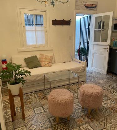 Departamento Ocre con gran jardín