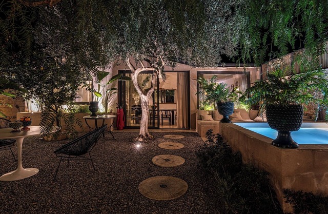 Dependance Armonia, with garden and jacuzzi just 100 meters from the sea