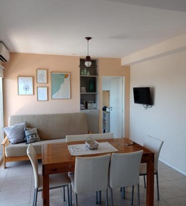 Depto Luminoso a 3 Cuadras del Centro - Miquins