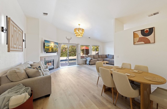 Desert Dreams - Charming 2-bedroom house with a salt water pool