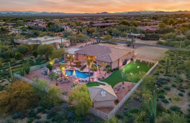 Desert Oasis ★Heated Pool-Spa-Disc Golf-Ping Pong-Poker Table-Pool Table★