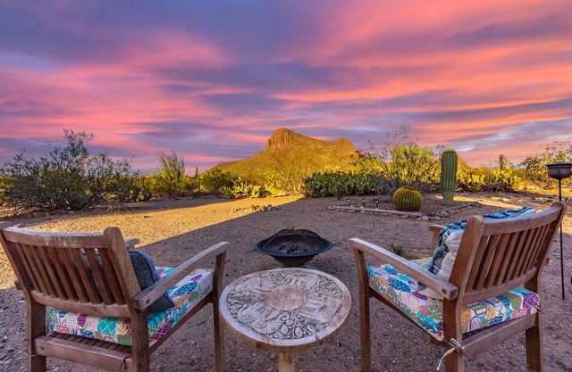 Desert Oasis: Mountain Views & Adventure Trails near Saguaro National Park West
