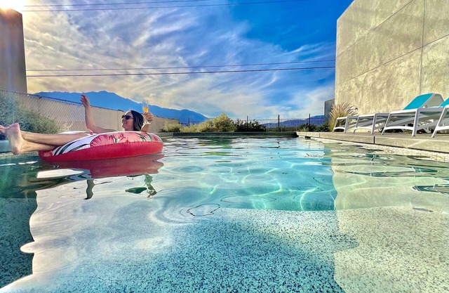 ~Desert Serenity ~ healing salt water pool & spa