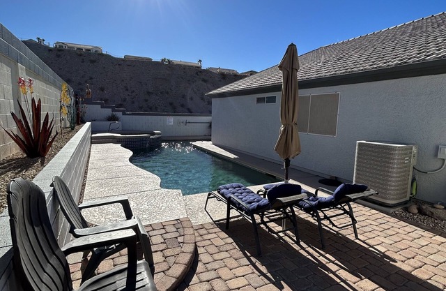 Desert Serentiy 3 beds and 2 baths with your own private pool in HOA