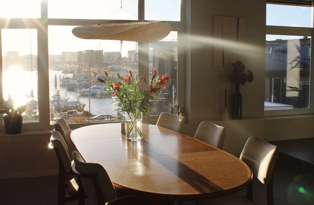 Design house overlooking harbor, 5-minute walk from the beach