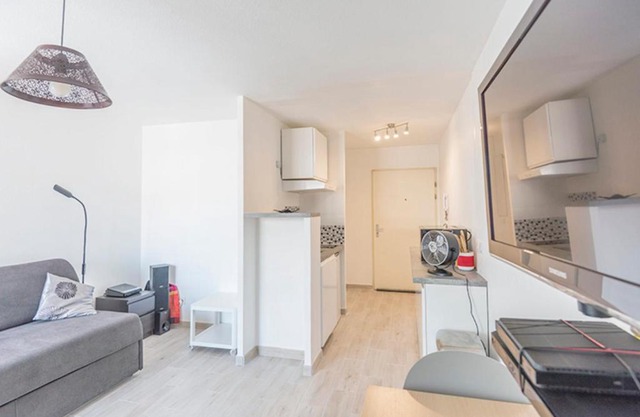 Design studio with BALCONY in MARSEILLE