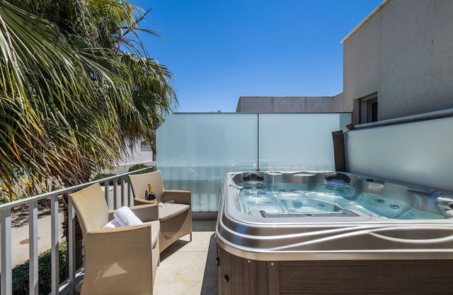 Design Villa OCV - Heated Pool and Jacuzzi