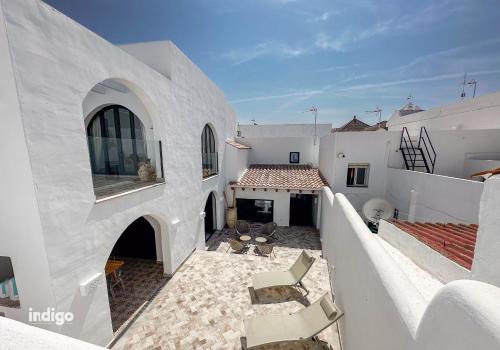 Designer Styled Townhouse with Pool DOM01