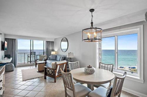 Destin on the Gulf 707 is a 2 bed 2 bath beachfront condo