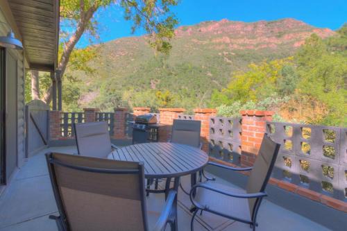 Destination Oak Creek 1 - with private patio