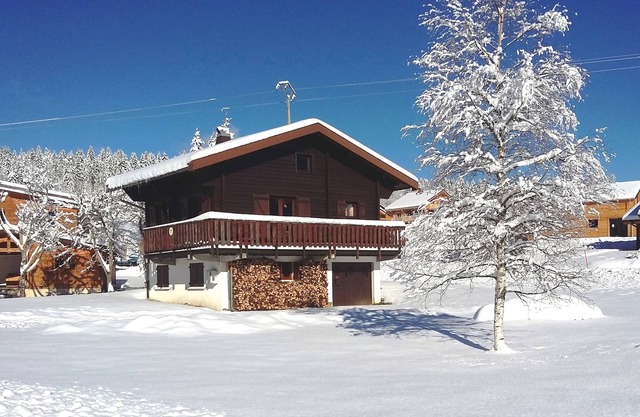 Detached chalet, very well located in a very quiet set of 29 chalets.