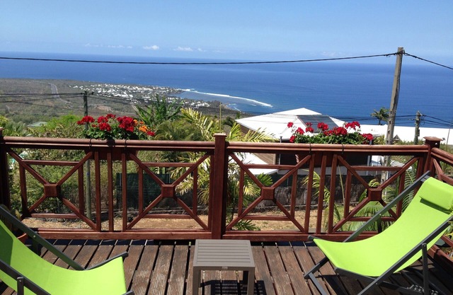detached cottage with sea views and private terraces comfort.