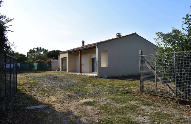 detached house on the island of Oleron, near beach, large fenced.
