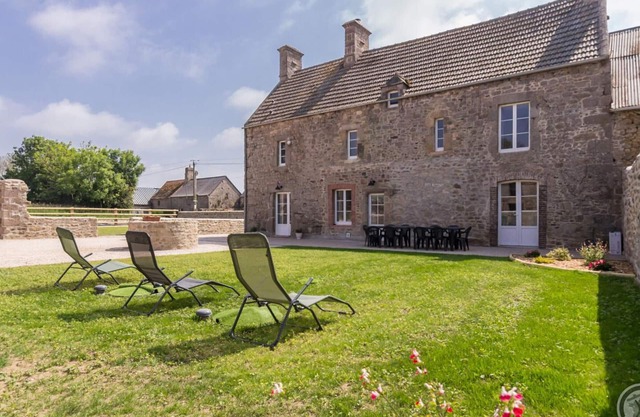 Detached house with enclosed garden in Anneville-en-Saire