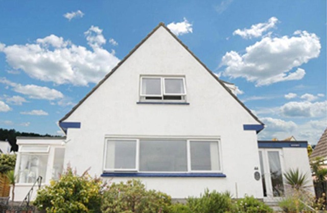 Detached House 2 Bed Sleeps 4 Parking