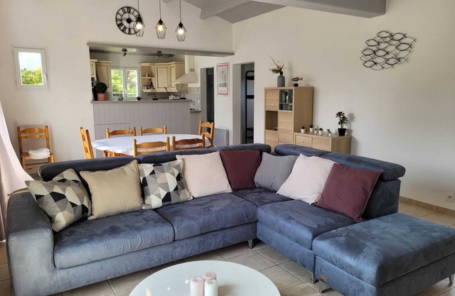 Detached house with garden, Ile d'yeu, 3bedroom, sleeps 7, rated 3*.