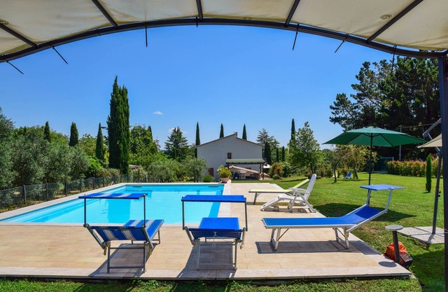 Detached house with private pool near Bolsena and Orvieto.