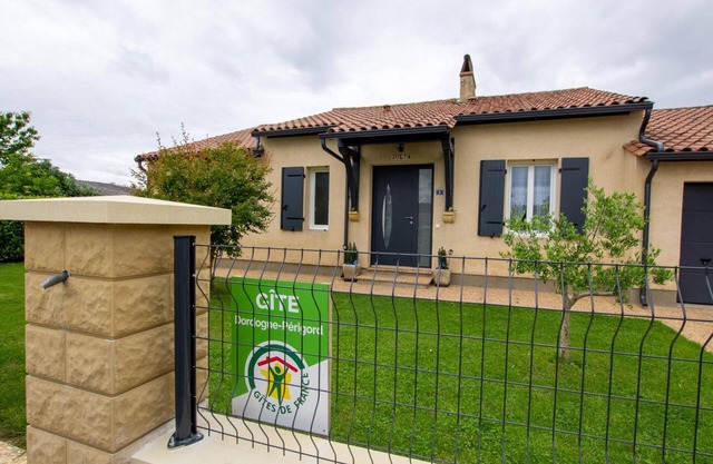 Detached house with terrace and garden in a quiet hamlet in the Black Perigord