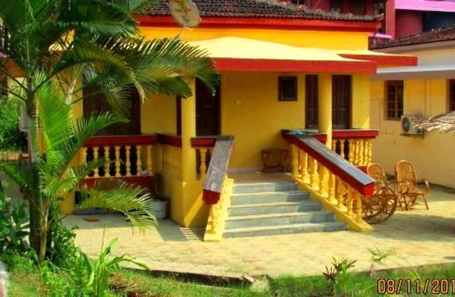 Detached, Poolside Bungalow, Only 300 M From The Beach