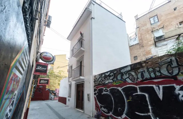 Detached single-family house in historical center