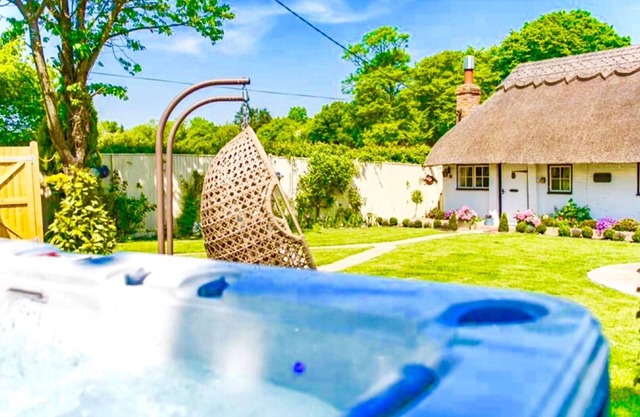 Detached Thatched Cottage in Kent sleeps 2-6 persons with a Luxury HotTub.