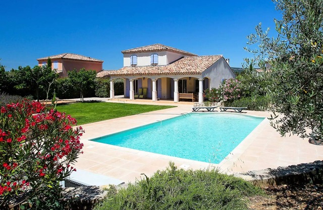 Detached villa, 2 bathrooms, private pool, sleeps 6