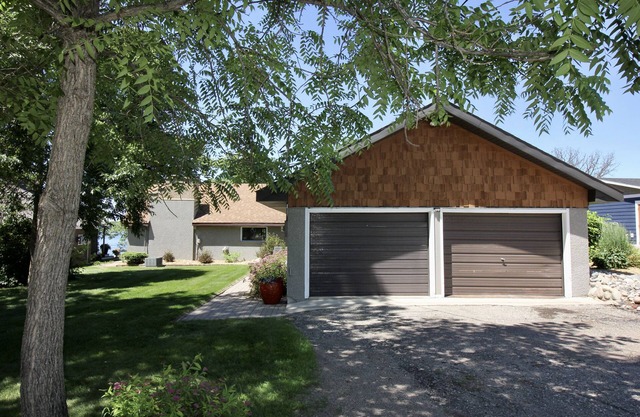DETROIT LAKE HOME WITH BEAUTIFUL SUNSET VIEWS!